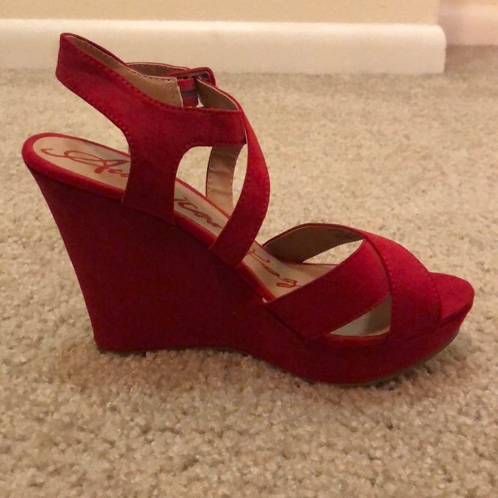 Red wedge heels